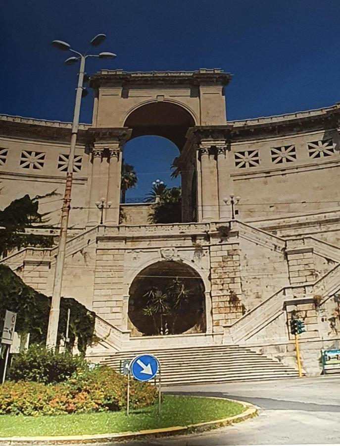 卡利亚里 马尔蒂广场客房旅馆酒店 外观 照片